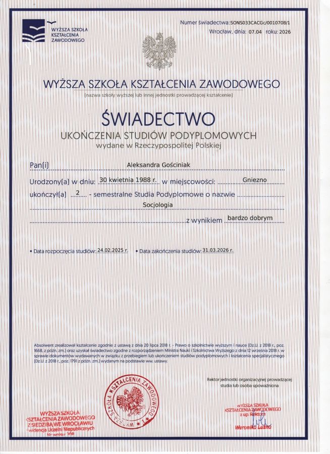 Świadectwo ukończenia studiów podyplomowych w Wyższej Szkole Kształcenia Zawodowego przez Olę Gościniak – Socjologia