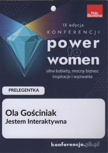 Identyfikator Oli Gościniak z IX Power to Women 2024, gdzie moderowała panel o inspirowaniu kobiet do podejmowania wyzwań zawodowych