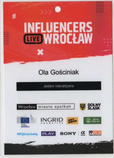 Identyfikator Oli Gościniak z konferencji Influencers Live Wrocław, gdzie wystąpiła jako prelegentka