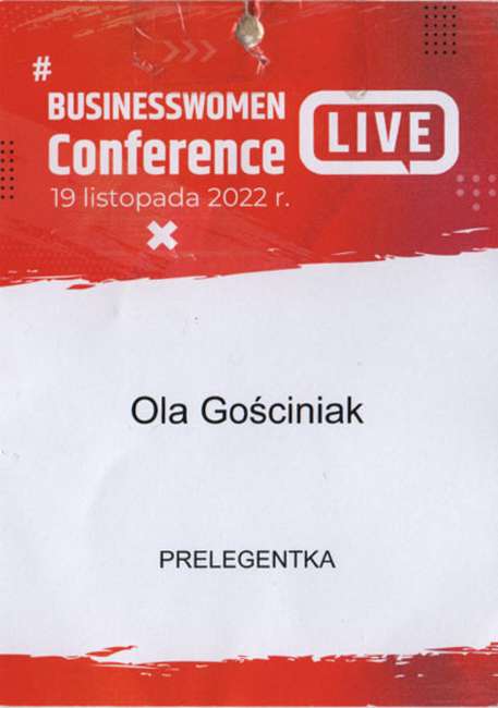Identyfikator Oli Gościniak, prelegentki BusinessWomen LIVE Conference 2022 z wystąpieniem „Strategia marketingowa – podróż klienta”