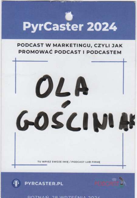 Identyfikator Oli Gościniak, prelegentki PyrCaster MDP 2024 z wystąpieniem „Podcast na WordPressie – jak zrewolucjonizować strategię podcastową”