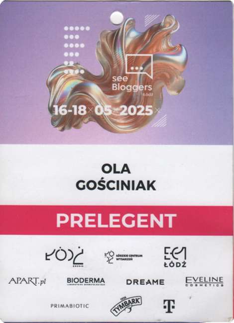 Identyfikator Oli Gościniak z XI SeeBloggers 2025 w Łodzi, gdzie prowadziła panel o sprzedaży, marce osobistej i płatnych społecznościach