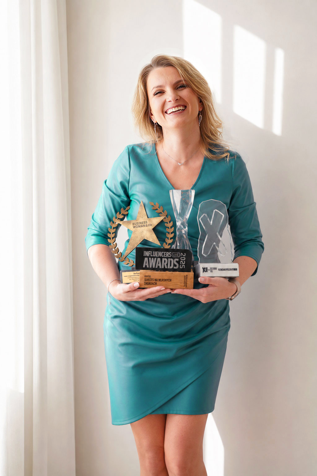 Ola Gościniak z nagrodami, między innymi Influencers Live Awards 2025 i Polish Businesswoman & Life Awards 2023
