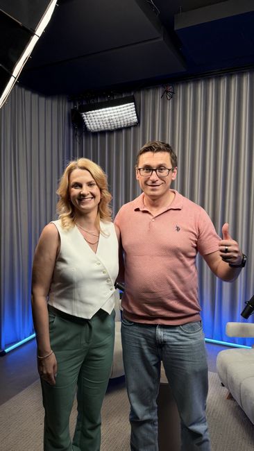 Ola Gościniak z Mirosławem Skwarkiem po nagraniu podcastu „Ola Gościniak dla przedsiębiorczych”