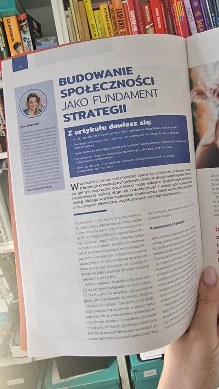 Artykuł Oli Gościniak „Budowanie społeczności jako fundament strategii” w magazynie Social Media Manager
