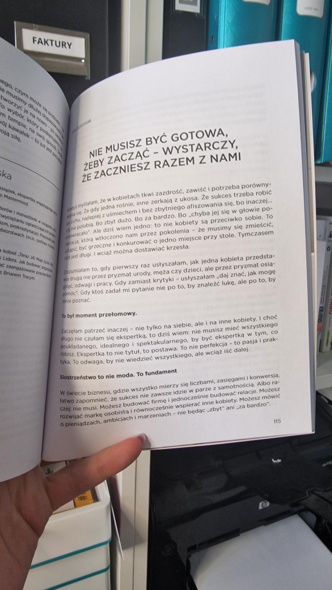Rozdział Oli Gościniak „Nie musisz być gotowa, żeby zacząć” w książce „Siostrzeństwo”