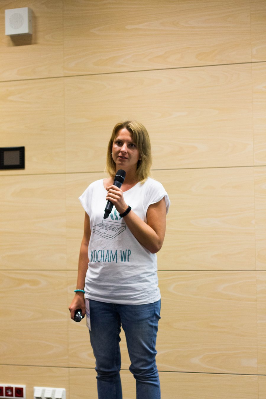 Ola Gościniak podczas prelekcji „Zatrudnij mnie! – czyli jak szukać potencjalnych klientów?” na WordCamp Gdynia 2016